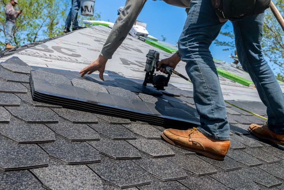 Roof installation with shingles